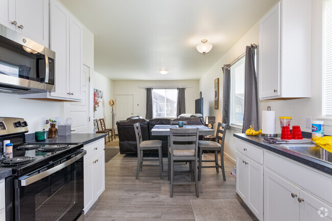 Kitchen/dining area - Sapphire Patio Home Apartments