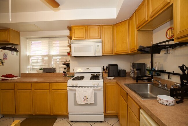 Foto del edificio - 1317 N Maplewood Ave