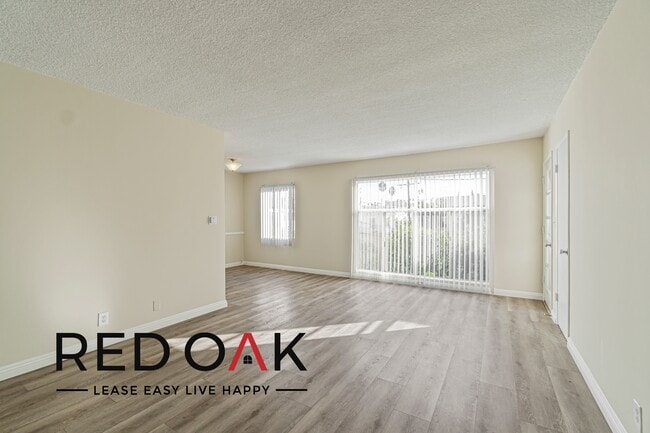 Building Photo - ~2.5 Months FREE + $200 OFF~ Incredible Tw...