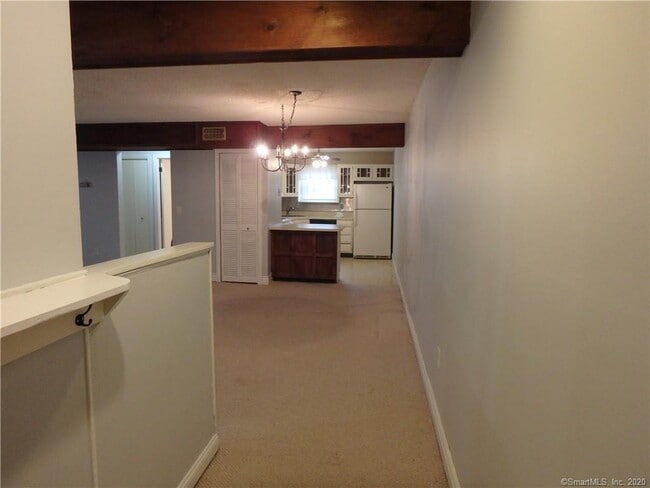 Building Photo - 911 Twin Circle Dr