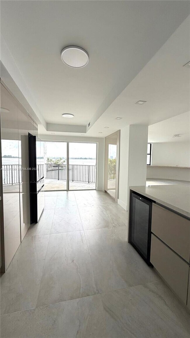 Foto del edificio - 1800 NE 114th St