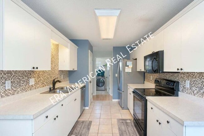 Building Photo - 236 Westview Dr