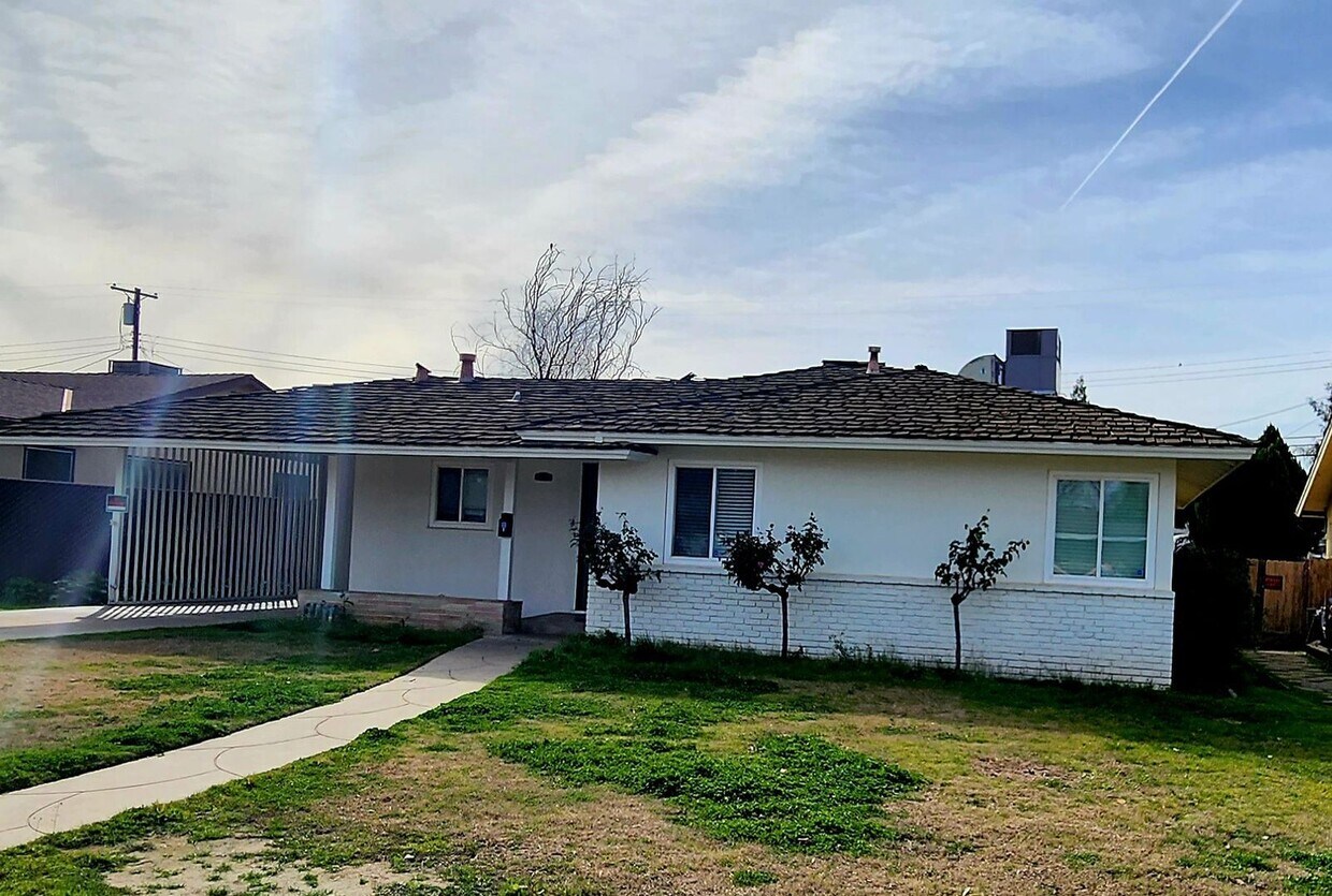 2217 Mary St, Sanger, CA 93657 House Rental in Sanger, CA