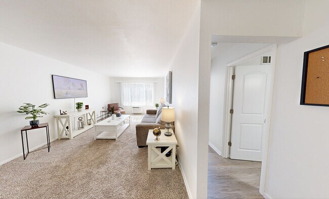 Foto del edificio - 517 E Division St