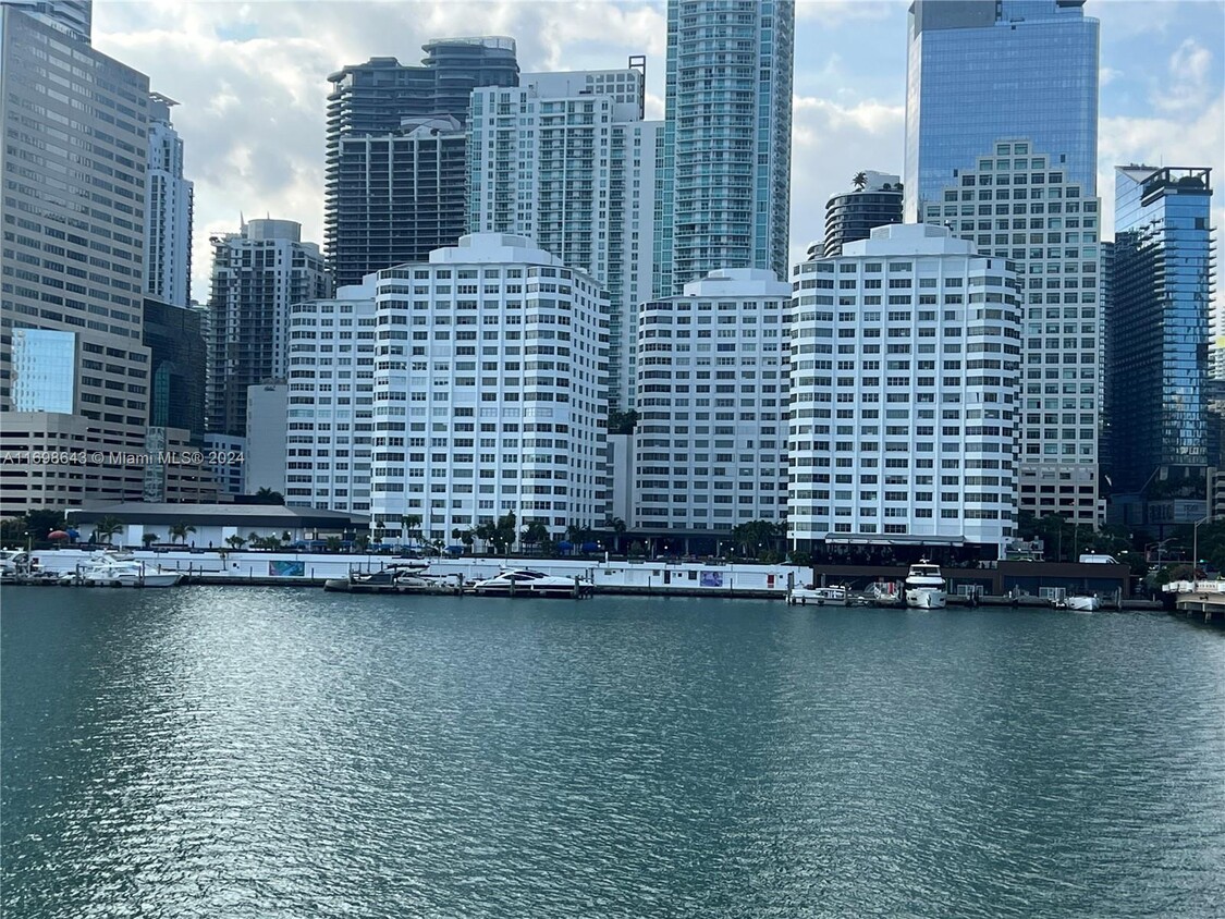 Foto principal - 905 Brickell Bay Dr