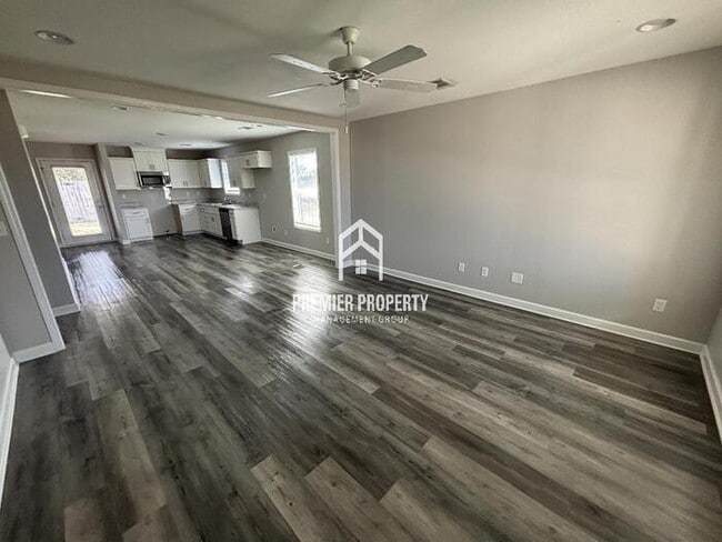 Photo - 125 Castlebar Cir House