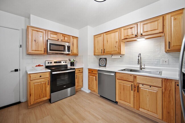 Building Photo - 622 Paradise Ln