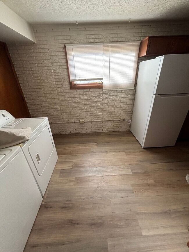 Foto del edificio - 1305-1305 Tracy Ln