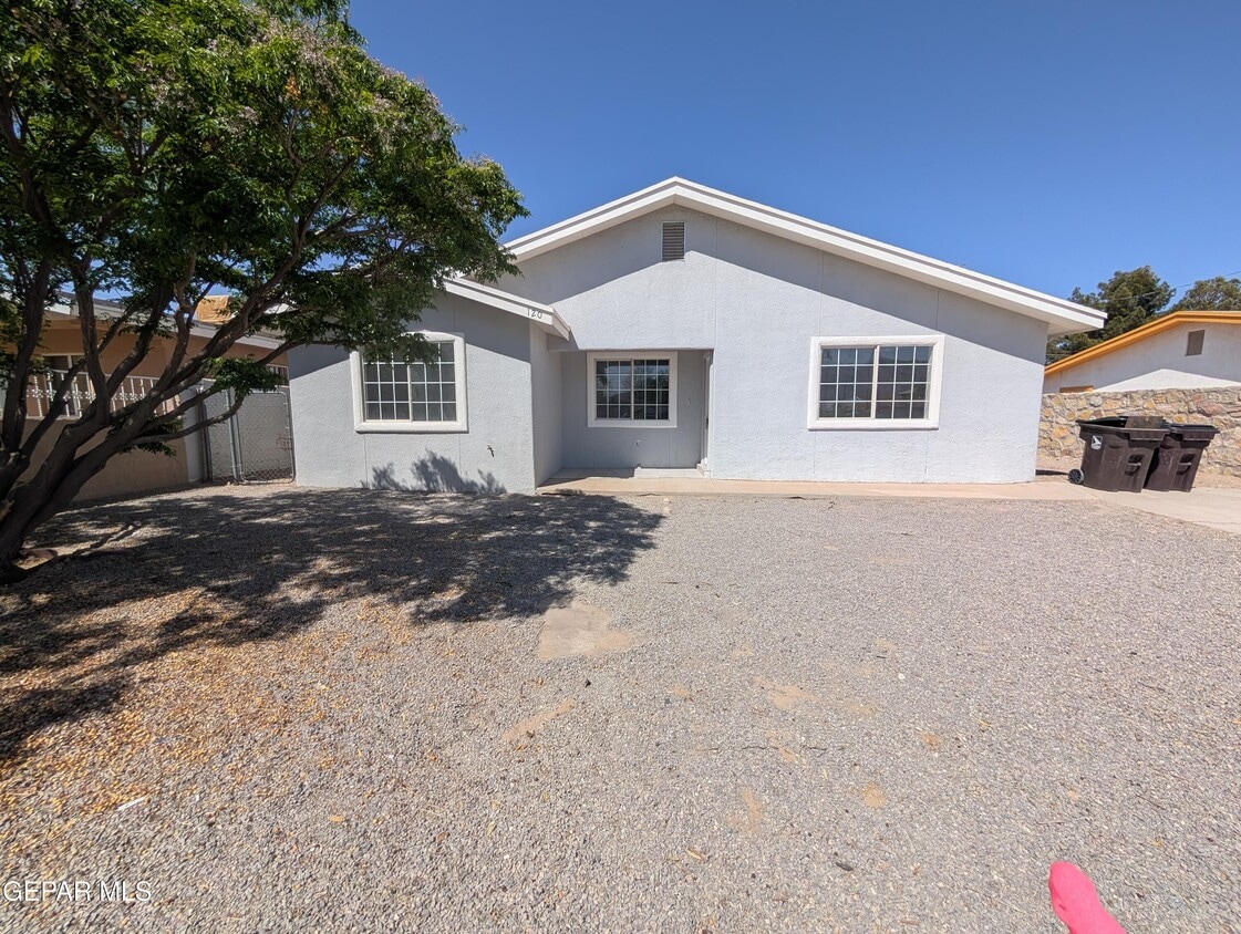 Primary Photo - 120 Encino Drive