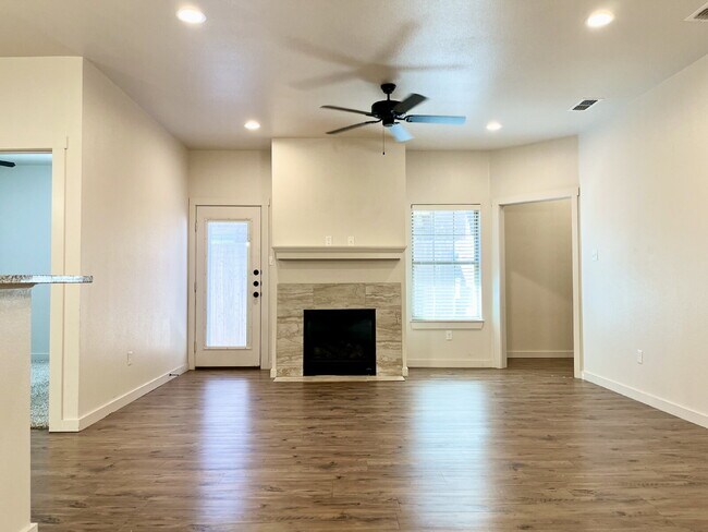 Foto del edificio - Beautiful Townhome in Viridian!