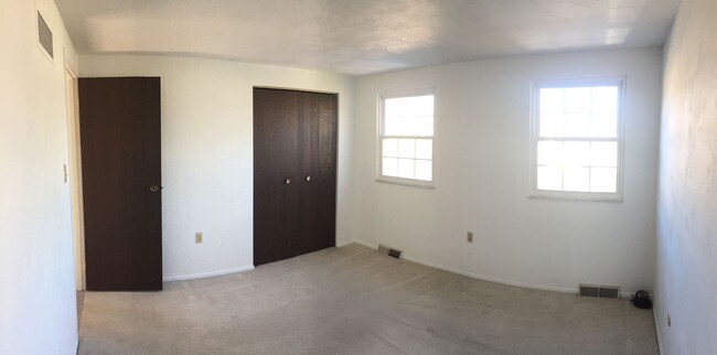 Foto del edificio - 2 Bedroom Townhouse in Shaler