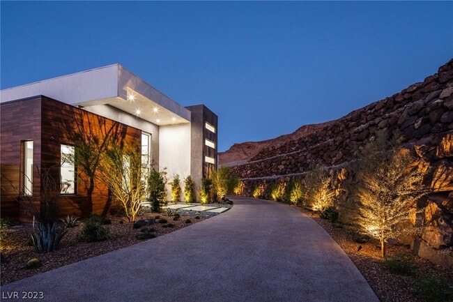 Building Photo - 1 Sanctuary Peak Ct