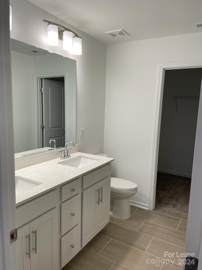 Building Photo - 10124 Guardian Dr