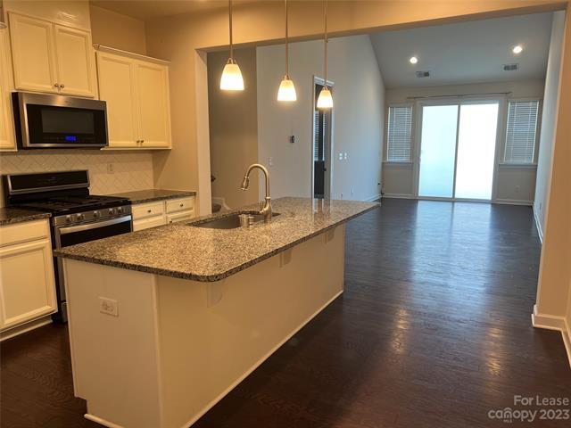 Building Photo - 9350 Glenburn Ln