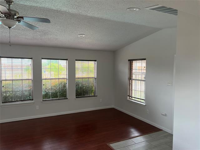Foto del edificio - 1333 E Exchange Pkwy