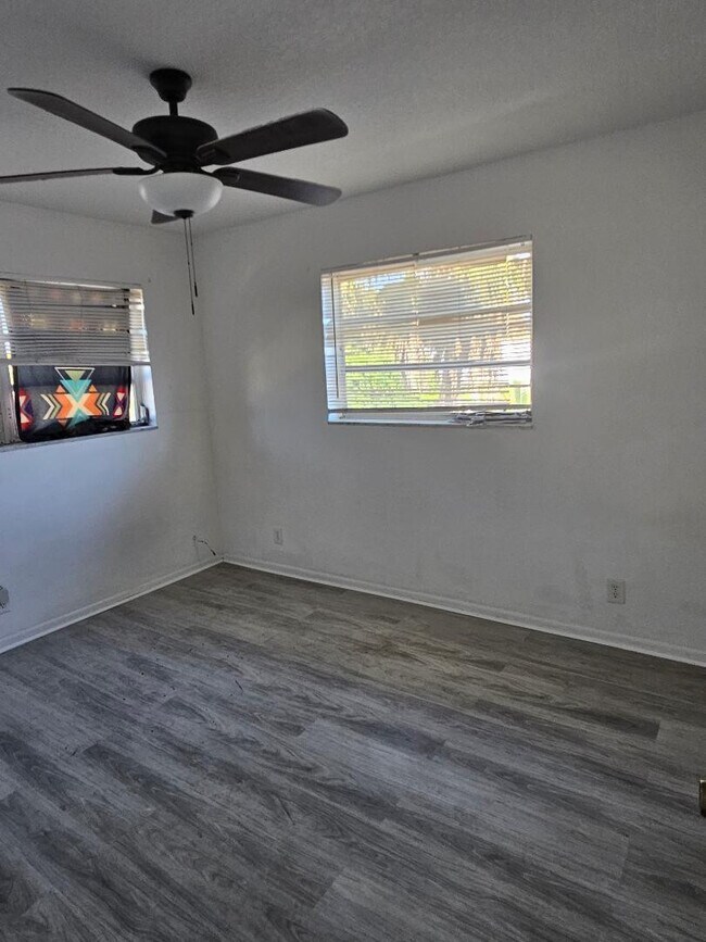 Building Photo - 925 S K St