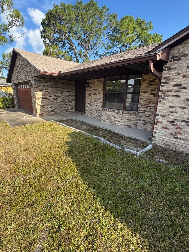 Building Photo - 3 BR/2BA HOME IN PALM BAY.