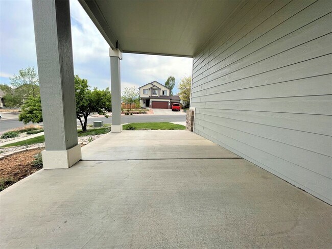 Foto del edificio - Stetson Hills Spacious Stunner! 4 bed, 3 bath, loft, and 3,100+sqft