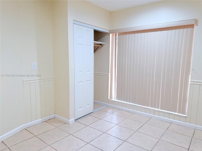 Building Photo - 10620 Sunset Strip