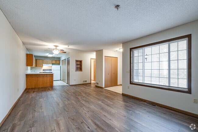 2 habitaciones, 1 baño, 997 pies cuadrados, sala de estar y cocina - Cottages of Vadnais Heights