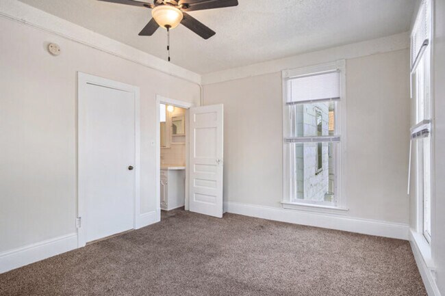 Building Photo - 1309 S 32nd St