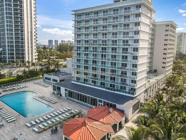 Foto del edificio - 19201 Collins Ave