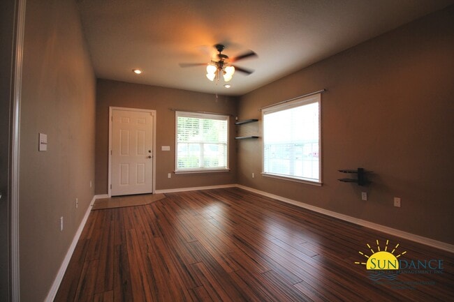 Building Photo - Beautiful 3 Bedroom Townhouse in Fort Walton