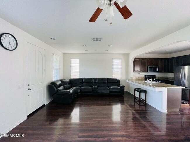 Foto del edificio - 708 Owens River Dr