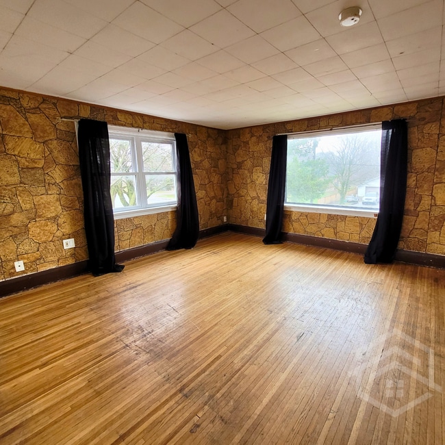 Building Photo - 2-Bedroom with a Fenced Yard!!