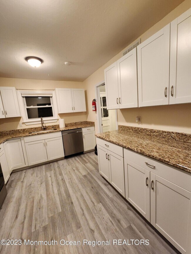 Building Photo - 40 Briar Mills Dr