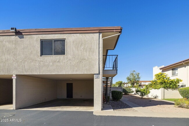 Foto del edificio - 756 JOAN D ARC Ave