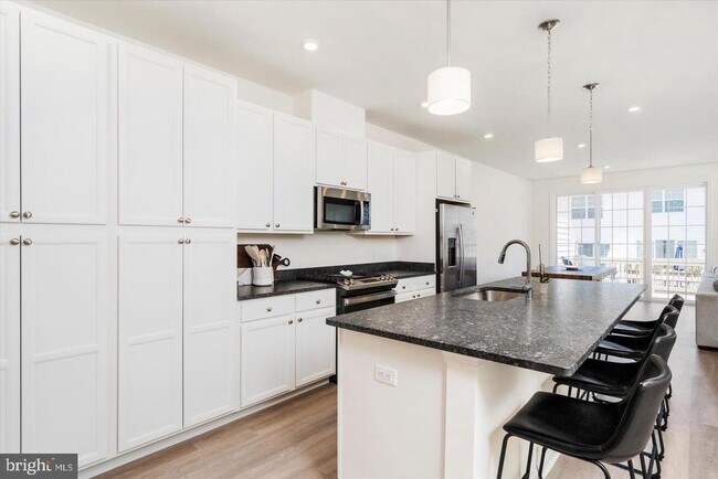 Foto del edificio - 3327 Poplar Pl