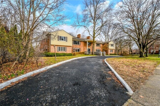 Building Photo - 121 E Schantz Ave