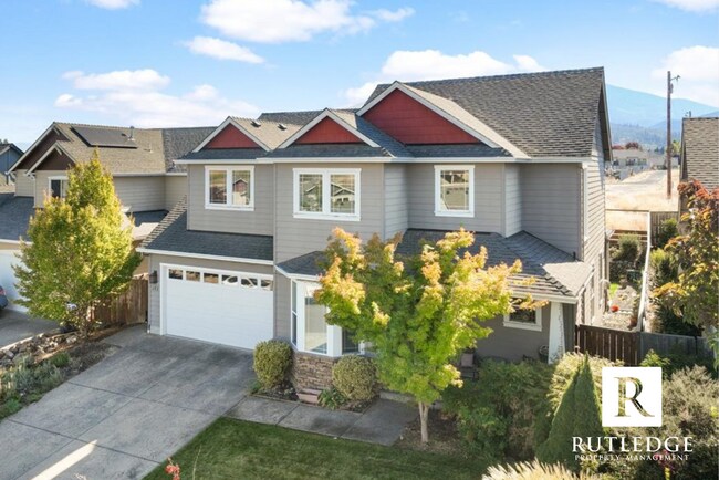Foto del edificio - STUNNING 4 Bed/3.5 Bath Home in Talent!!!