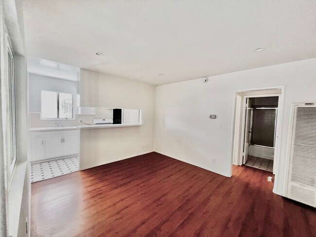 Living space - 1319 Idaho Ave