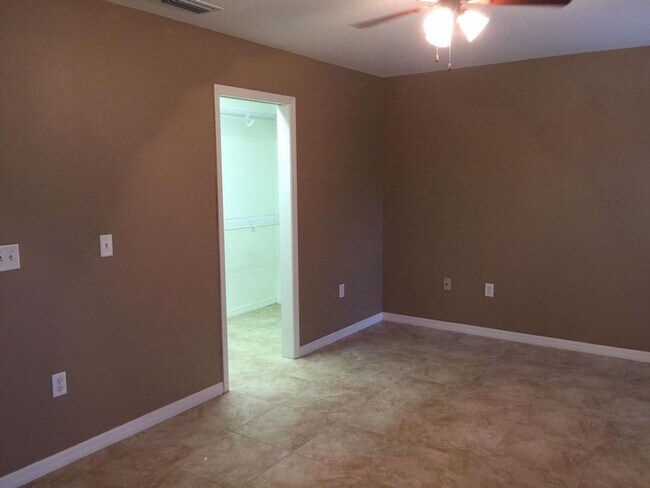 Foto del edificio - Groves at Baytree, Tavares 3/2 with Screened Back Porch