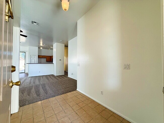 Foto del edificio - Freshly Updated 3BR Home with Community Pool, Clubhouse & Resort-Style Amenities!