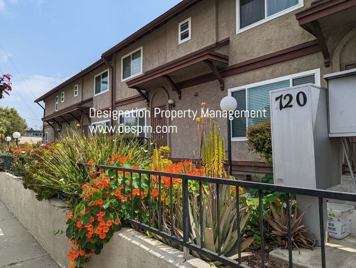 Primary Photo - 2 Level End Unit Echo Park Townhome, Borde...