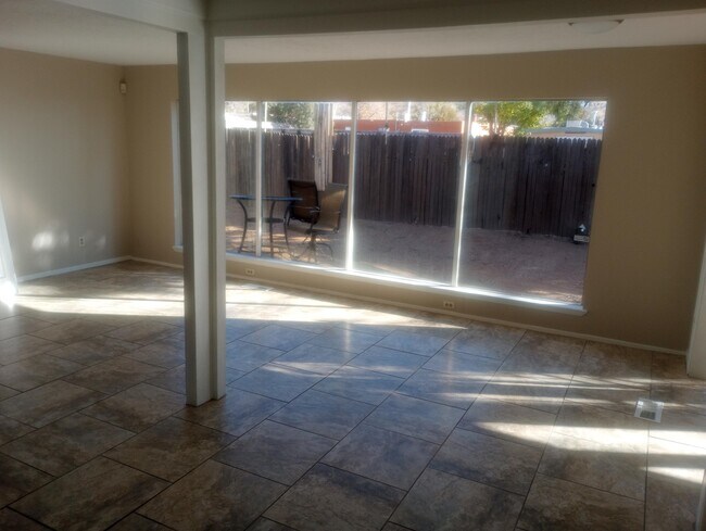 Foto del edificio - 11808 Lexington Ave NE