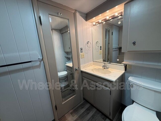 Building Photo - 810 W 300 N