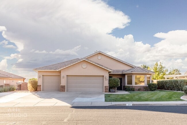 Building Photo - Shadow Mountain 3-Bedroom, 2-Bathroom Home...