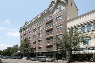 Building Photo - 543 Main St