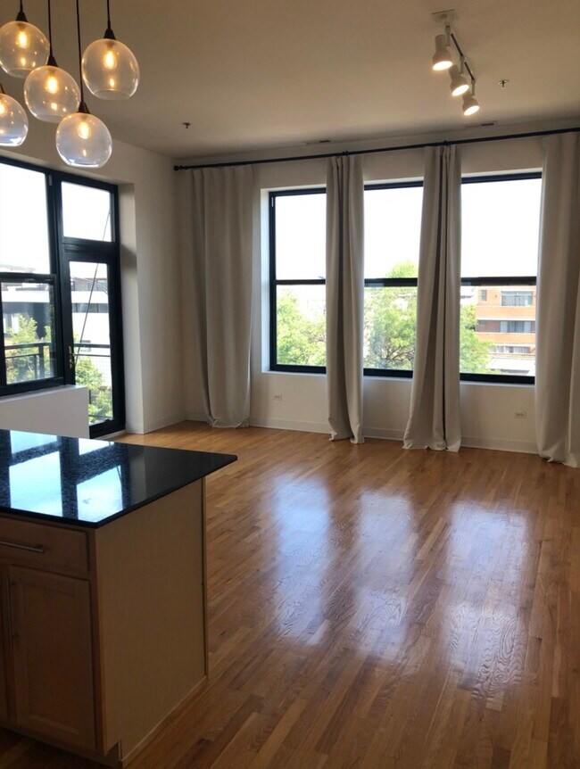 Building Photo - 2 S Leavitt St