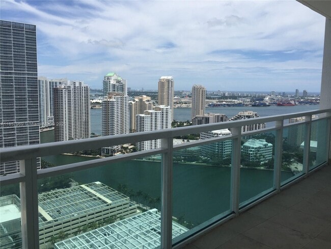 Building Photo - 950 Brickell Bay Dr