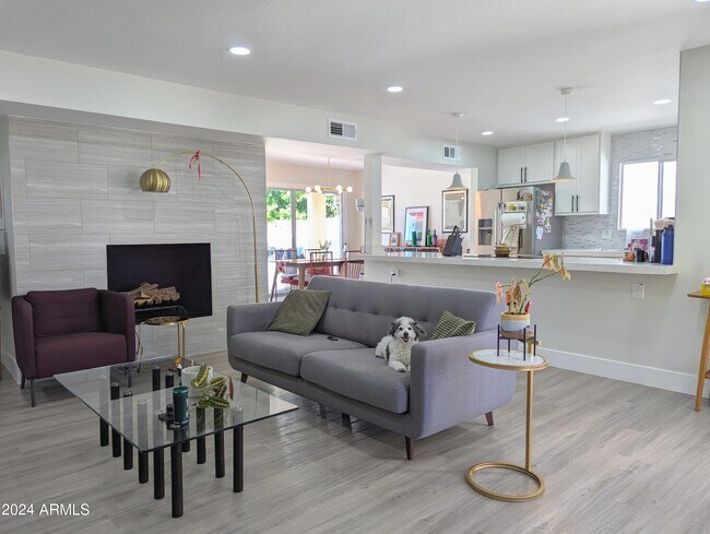 Foto del edificio - 4332 E Fairmount Ave