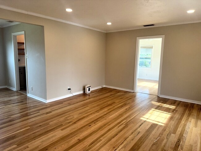 Building Photo - 221 E Griffith Way