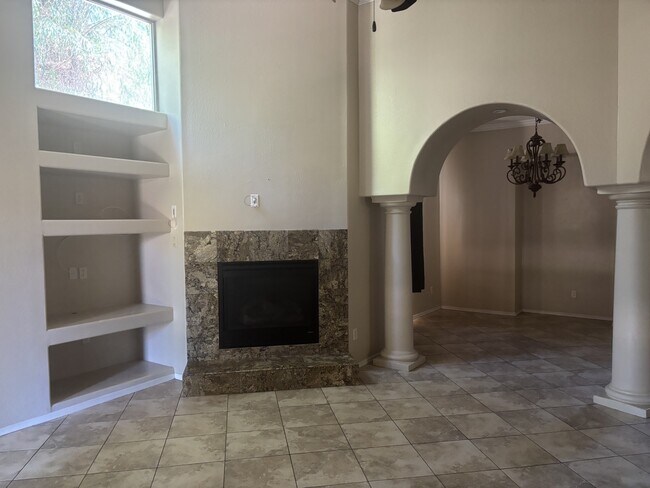 Building Photo - 4568 La Quinta Ln