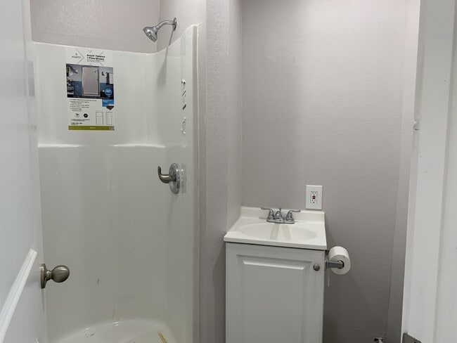 baño - 822 E Ocean Blvd