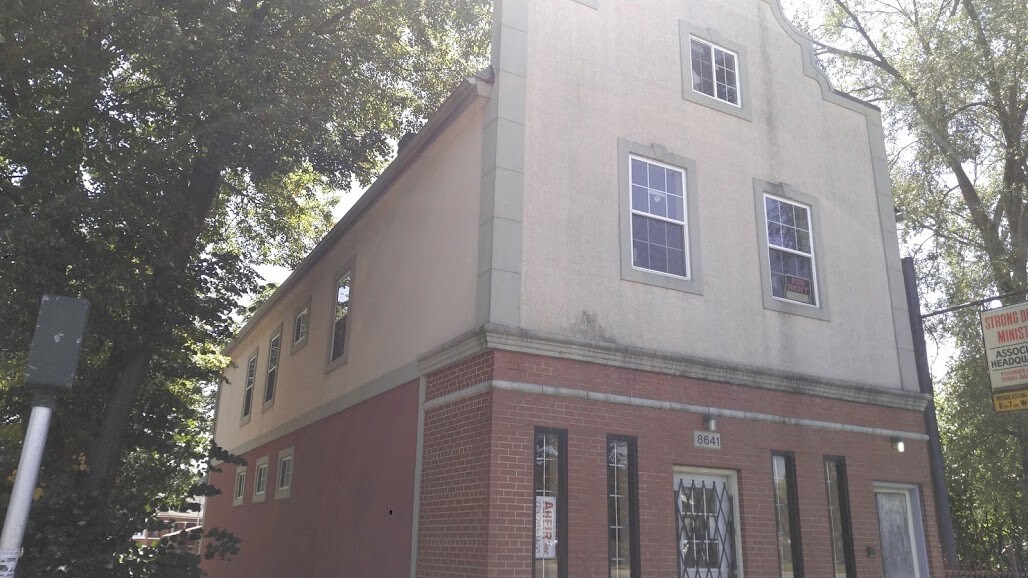 Foto principal - 8641 S Vincennes Ave