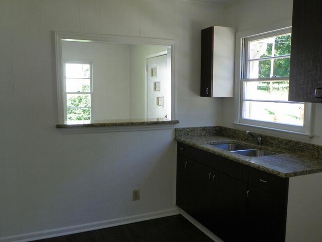 Building Photo - 808 Willow Place